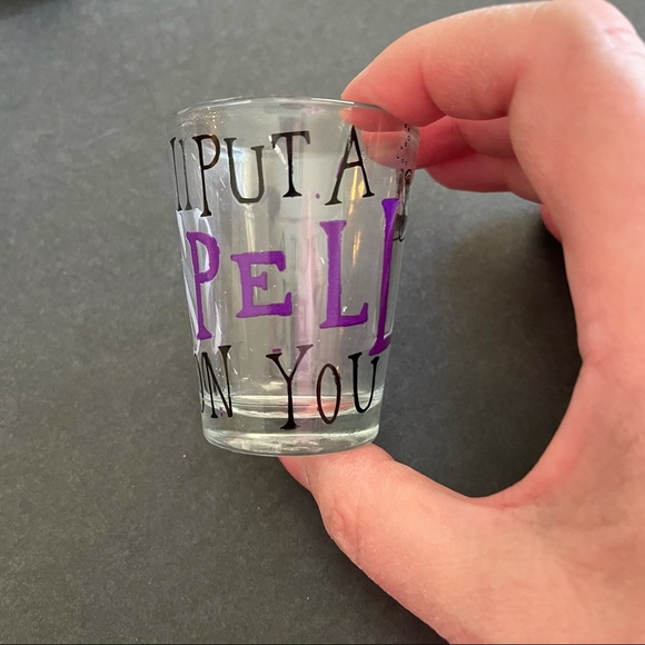 Disney HOCUS POCUS Amuck, Amuck, Amuck & More Sayings Set of 4 Shot Glasses NEW! - Picture 11 of 16